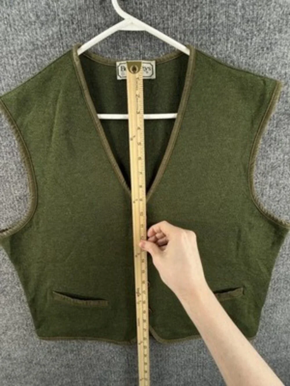 Burberry 5 Vest Green Mens V-Neck Sleeveless Solid Sweater Knit Adult Fashion